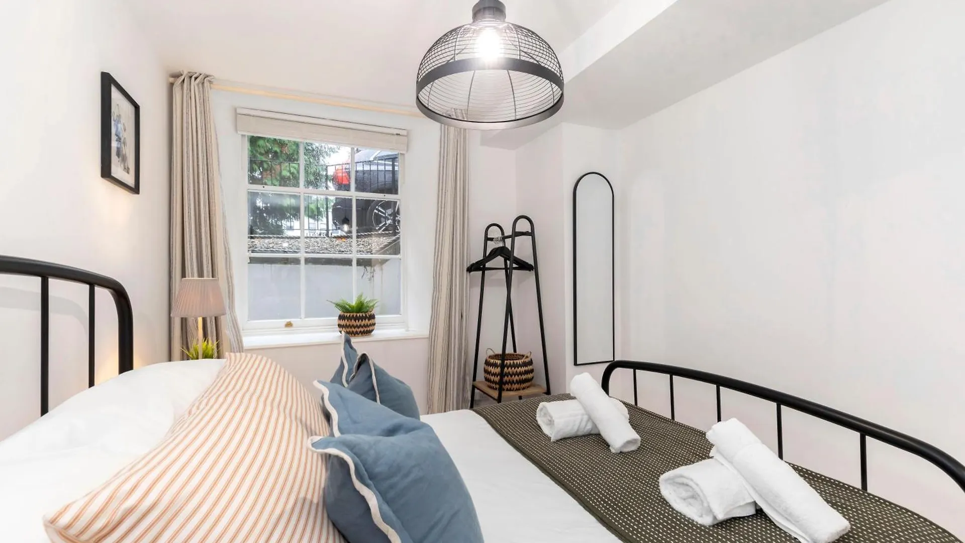 Beautiful 2-Bed 2 Bath Regency Flat With Parking Apartment Cheltenham 0*,  United Kingdom