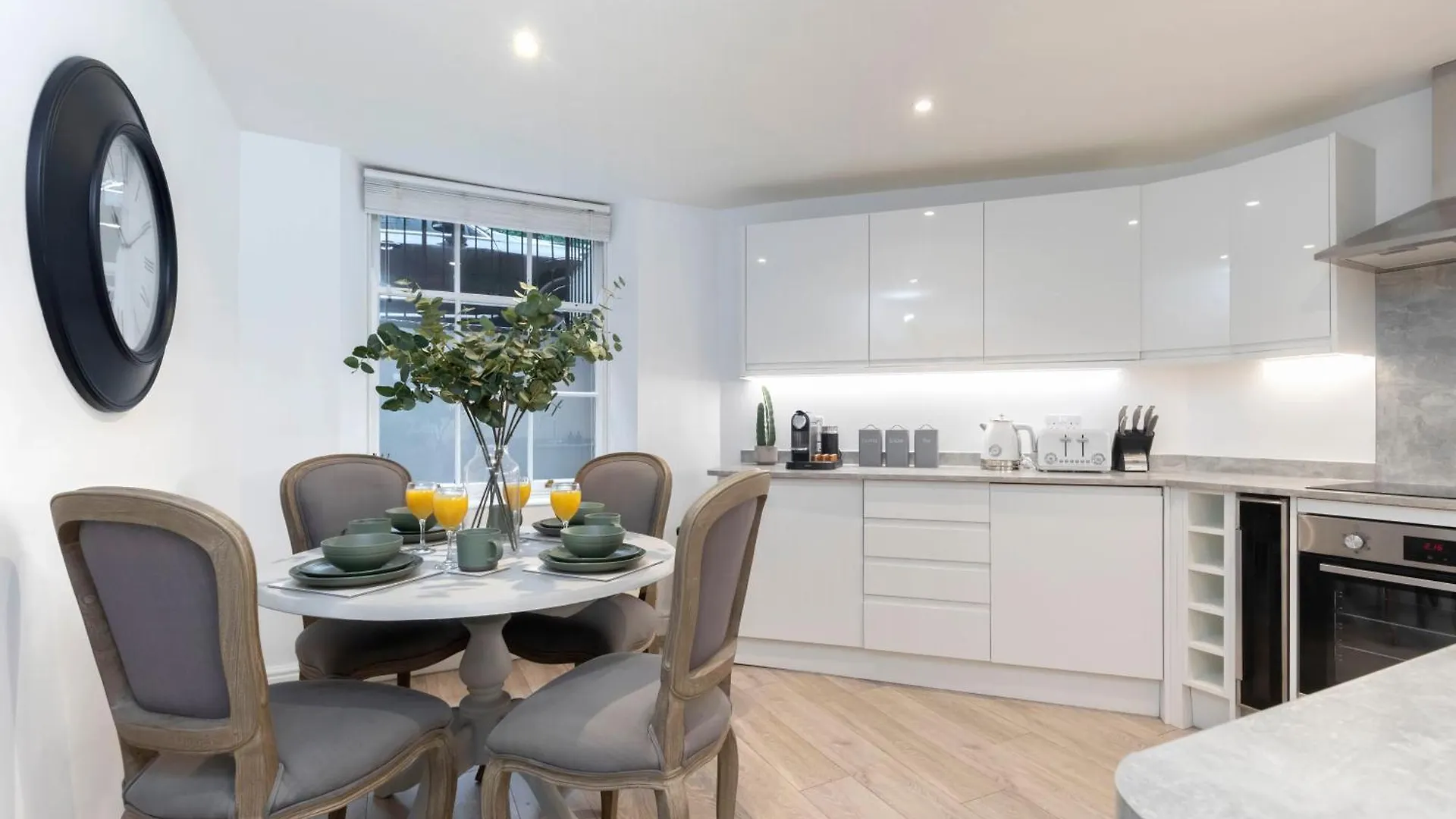 Beautiful 2-Bed 2 Bath Regency Flat With Parking Apartment Cheltenham United Kingdom