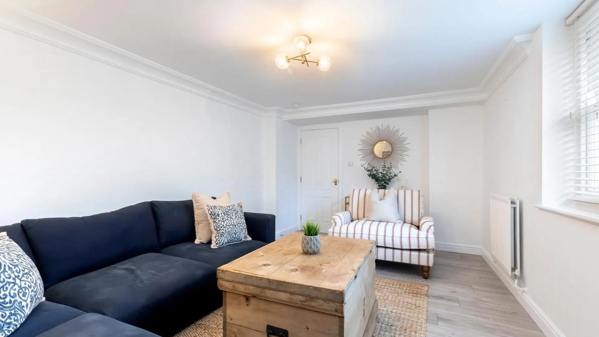 Beautiful 2-Bed 2 Bath Regency Flat With Parking Apartment Cheltenham
