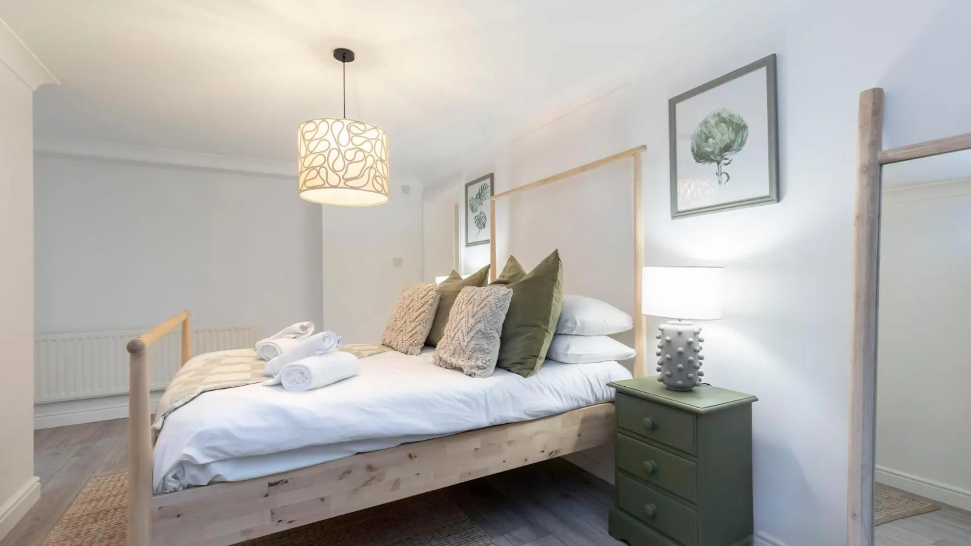 Beautiful 2-Bed 2 Bath Regency Flat With Parking Apartment Cheltenham United Kingdom